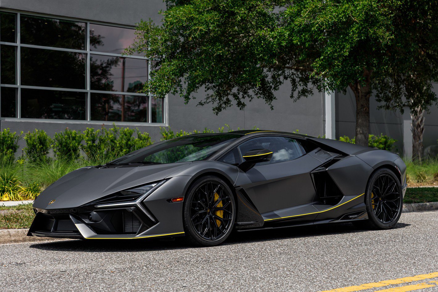 Used 2025 Lamborghini Revuelto AWD/4WD image 44
