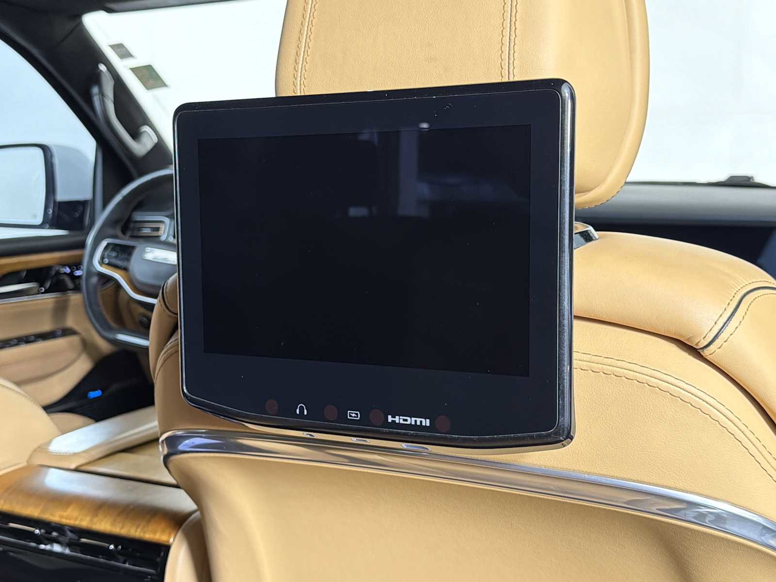 Used 2022 Jeep Grand Wagoneer Series III w/ Rear Seat Video Group 1 image 17