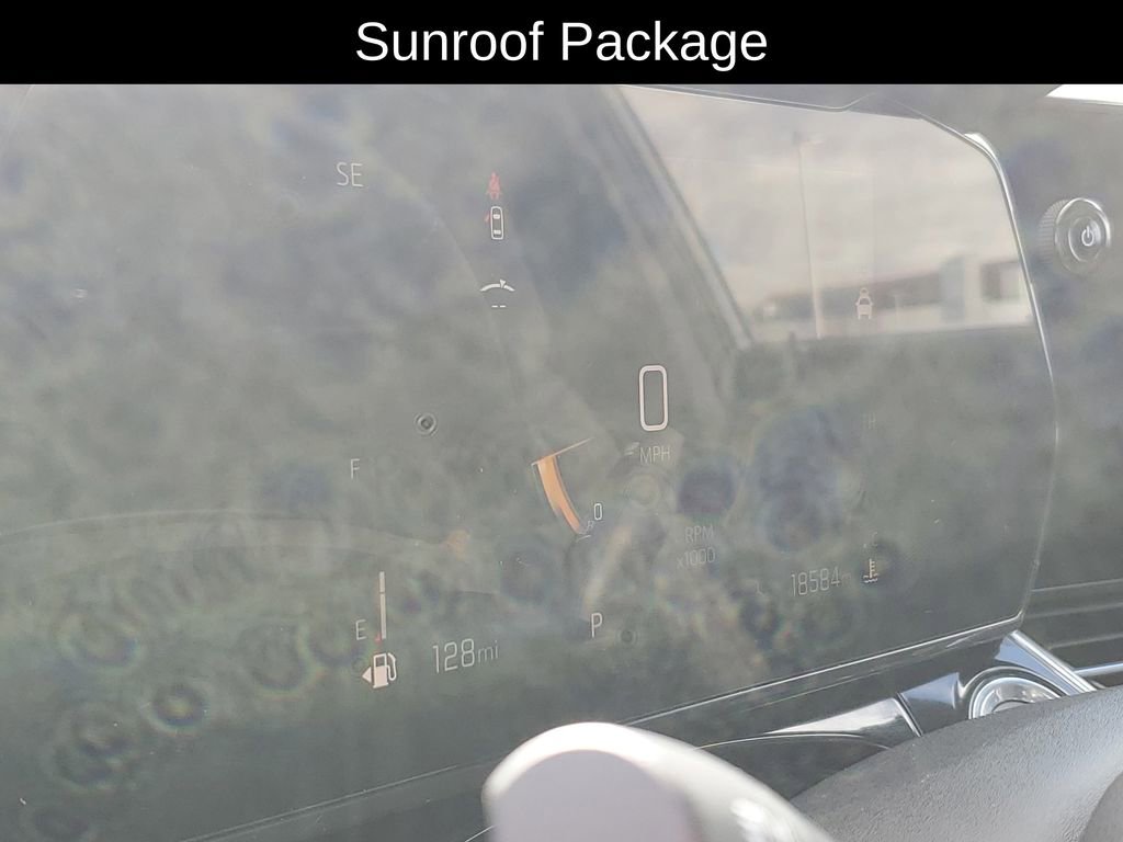 Used 2024 Chevrolet Trax RS w/ Sunroof Package image 13