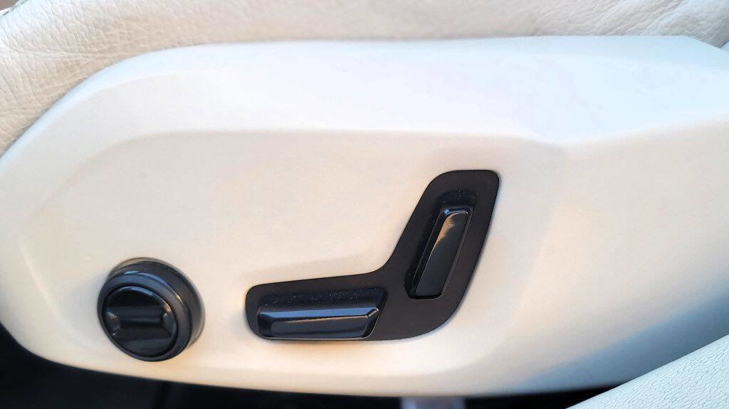 Used 2019 Volvo S60 T5 Momentum w/ Premium Package image 15