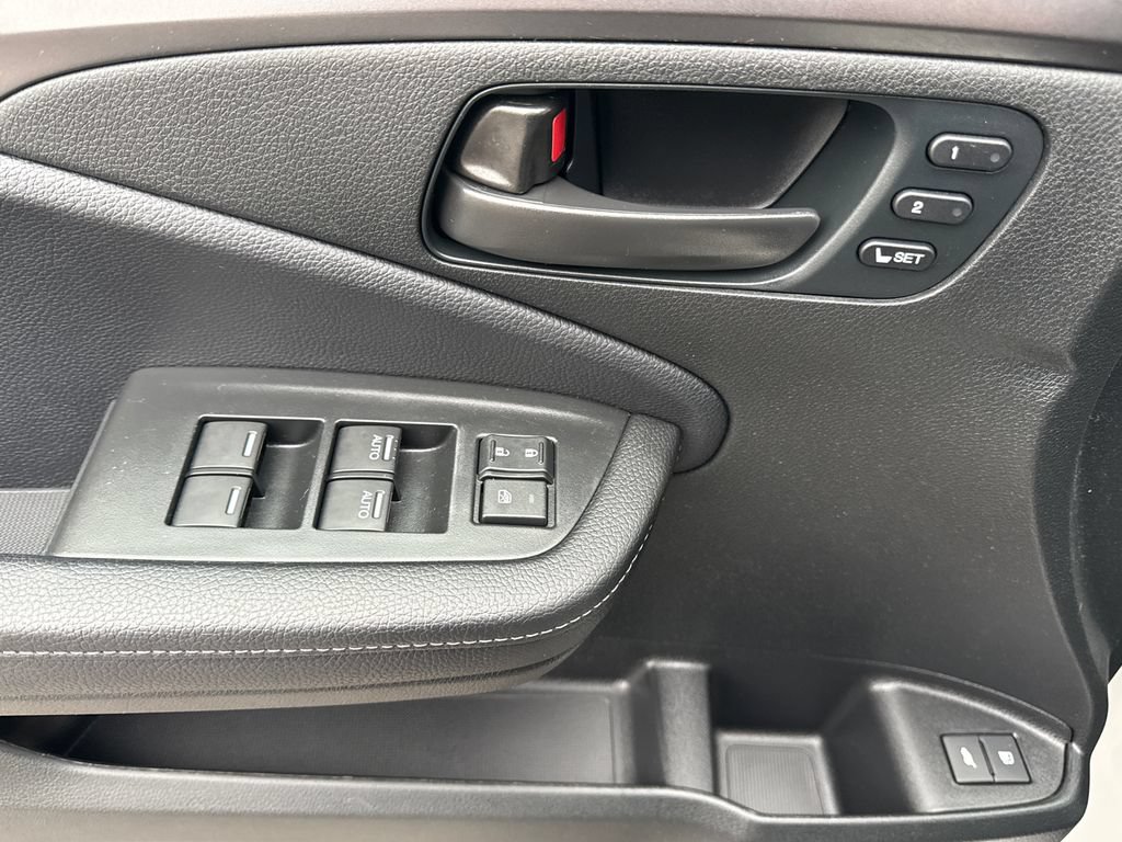 Used 2023 Honda Passport EX-L image 16