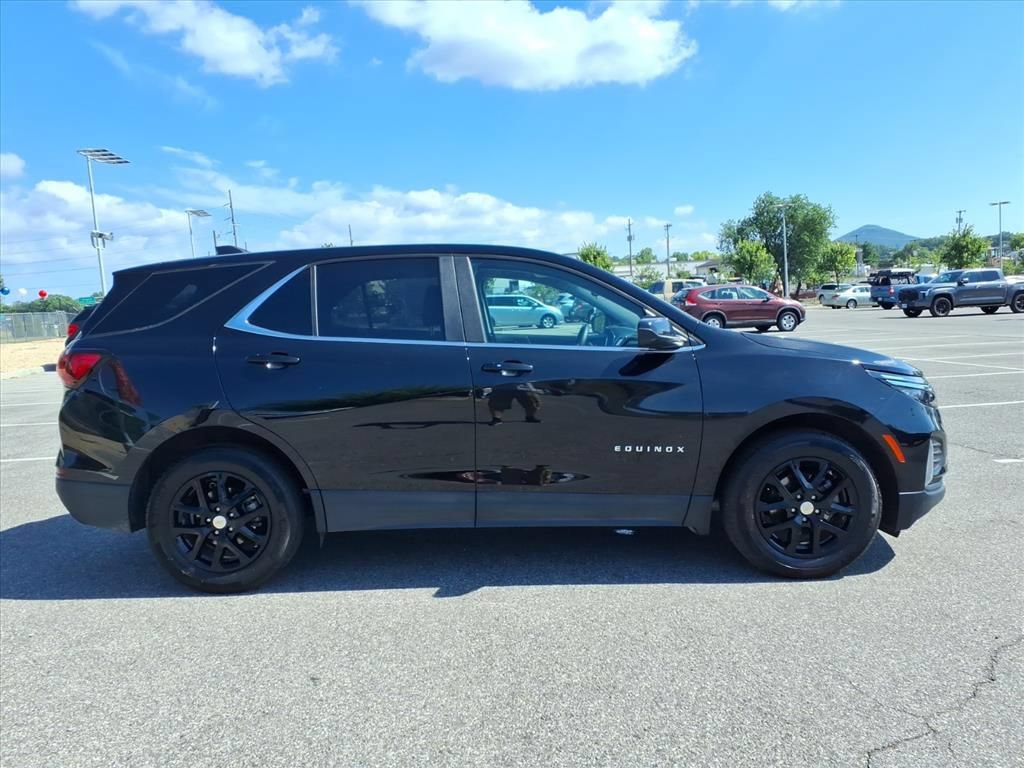 Used 2023 Chevrolet Equinox LT w/ Driver Convenience Package FWD image 3