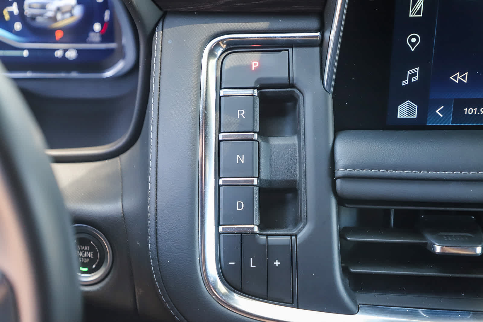 Used 2024 Chevrolet Tahoe LT w/ Luxury Package RWD image 20