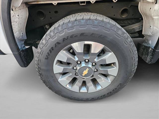 Used 2024 Chevrolet Silverado 2500 Custom w/ Custom Value Package image 4