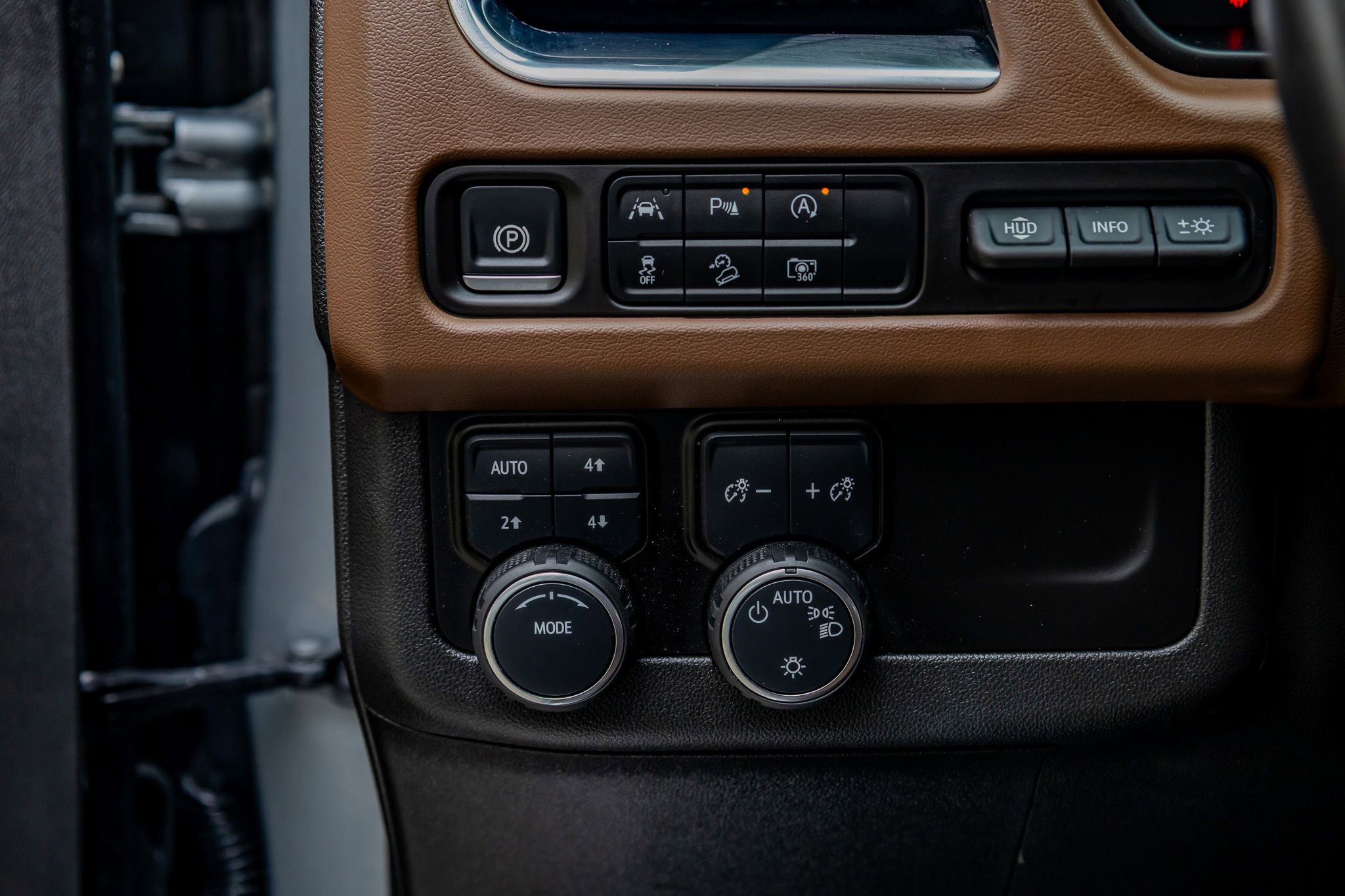 Used 2024 Chevrolet Suburban High Country image 21