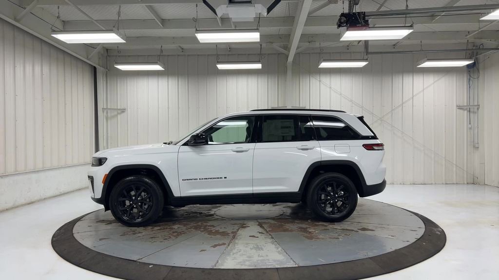 New 2026 Jeep Grand Cherokee 4WD image 5