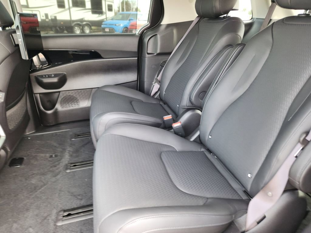 Certified 2025 Kia Carnival SX Prestige image 15