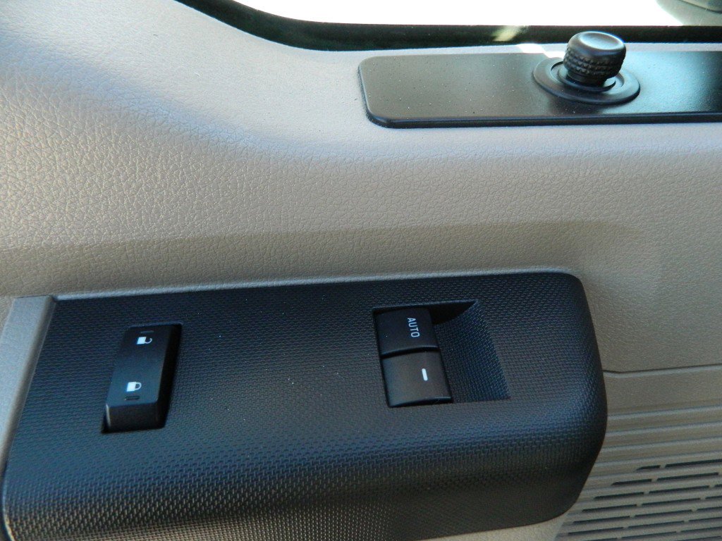 Used 2009 Ford F550 2WD Regular Cab Super Duty image 19