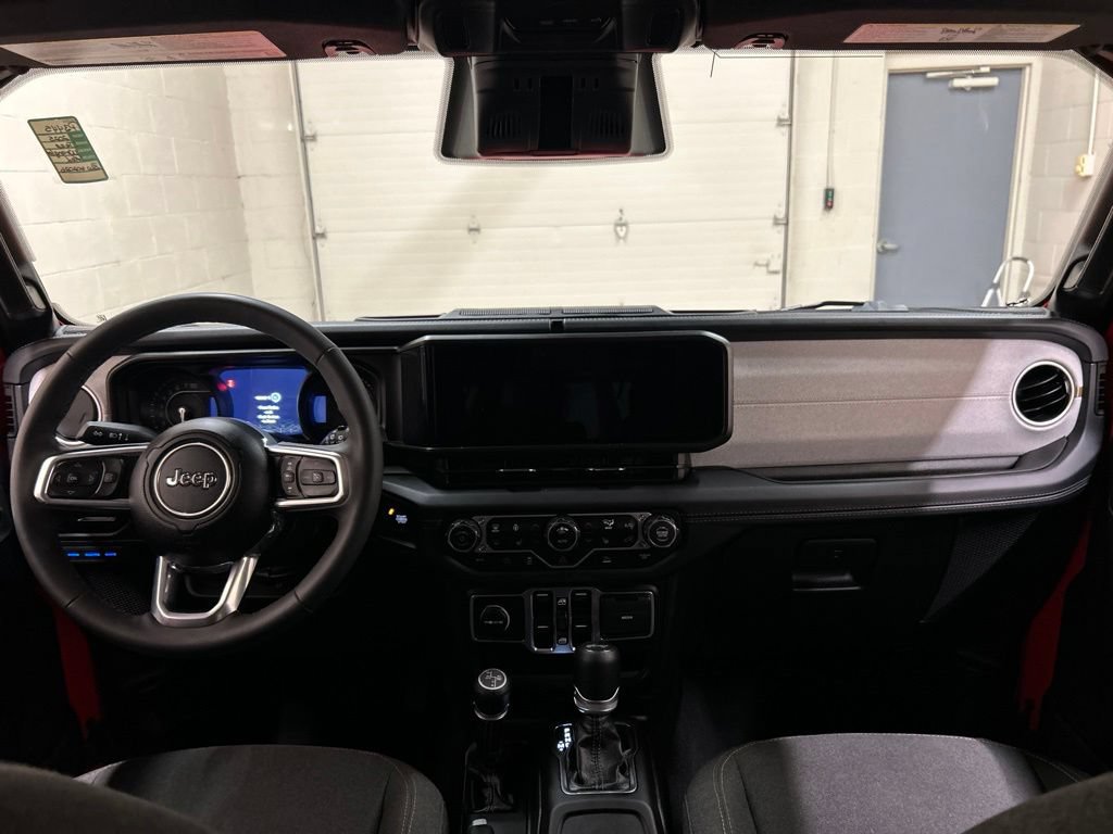 Used 2025 Jeep Wrangler Unlimited Sahara AWD/4WD image 18