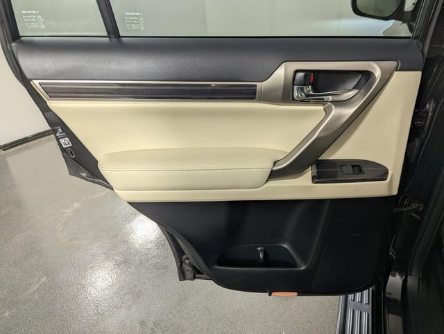 Used 2020 Lexus GX 460 Premium w/ Premium Package image 16