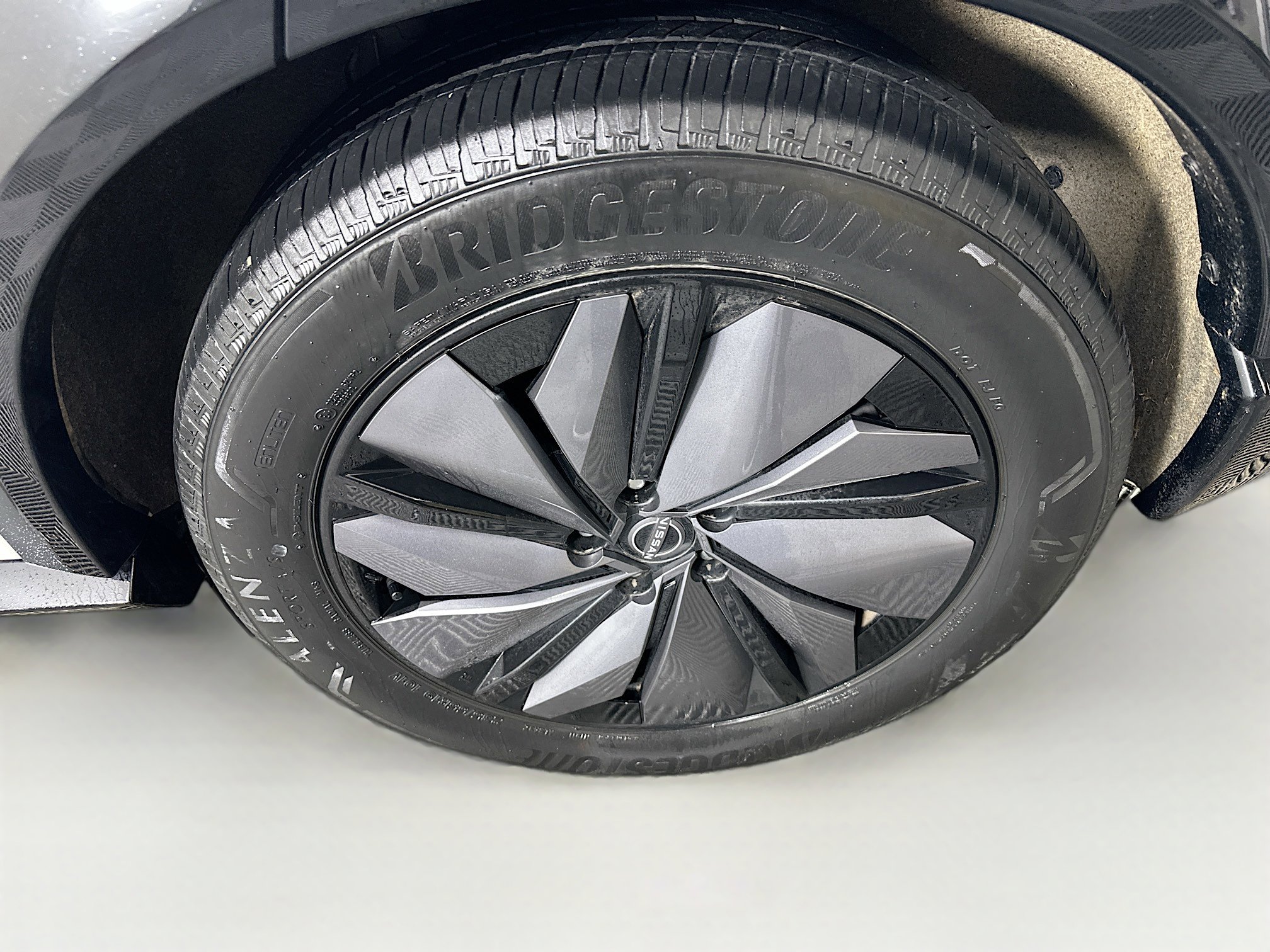 Used 2023 Nissan Ariya AWD image 11