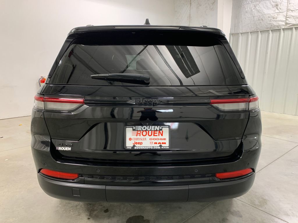 Used 2024 Jeep Grand Cherokee Altitude AWD/4WD image 24