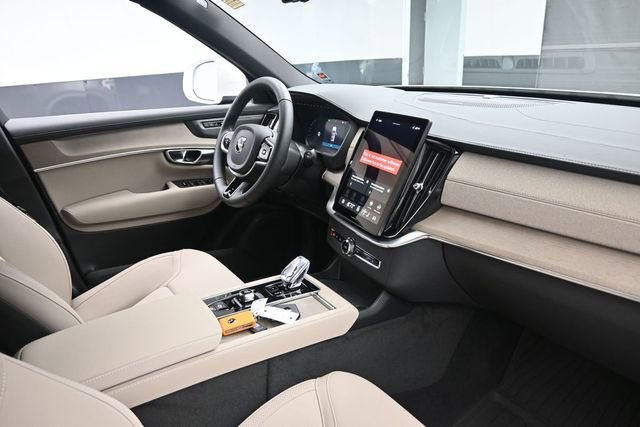Used 2026 Volvo XC90 B6 Plus w/ Protection Package Premier AWD/4WD image 28