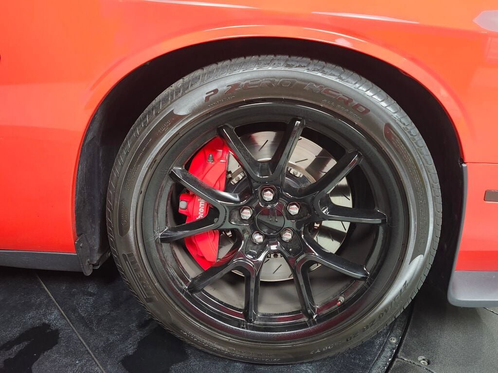 Used 2016 Dodge Challenger SRT Hellcat RWD image 18