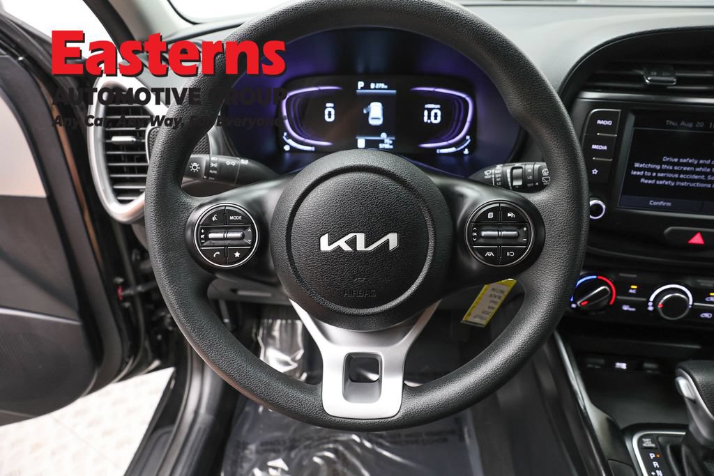Used 2025 Kia Soul LX w/ LX Technology Package FWD image 10