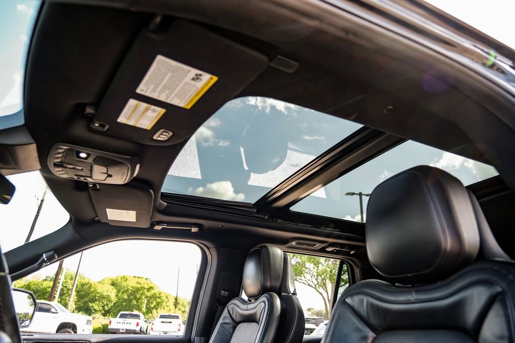 Used 2020 Lincoln Navigator Reserve image 24