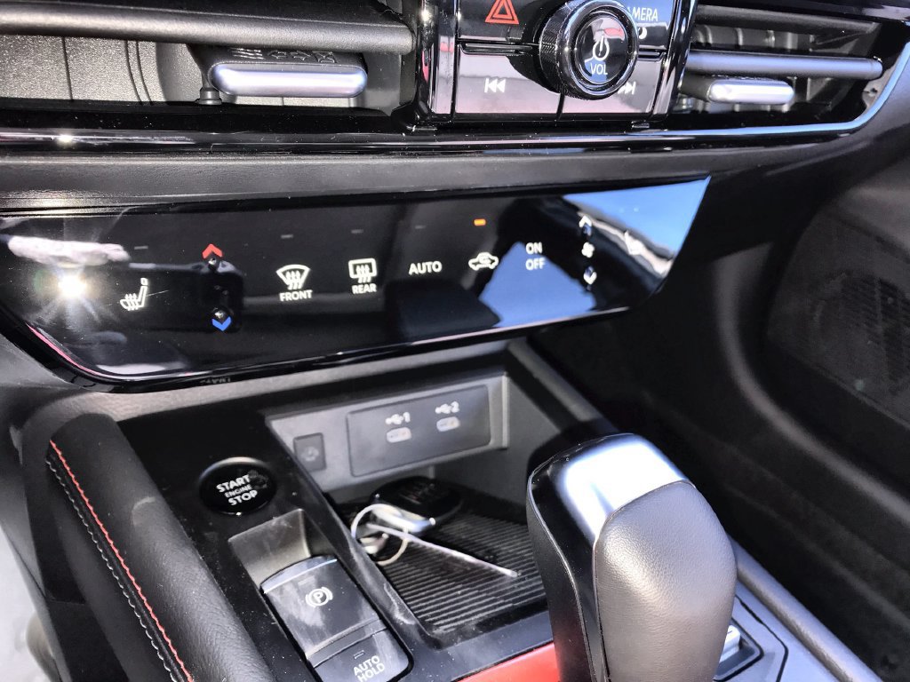 New 2026 Nissan Kicks SR w/ SR Premium Package AWD/4WD image 17