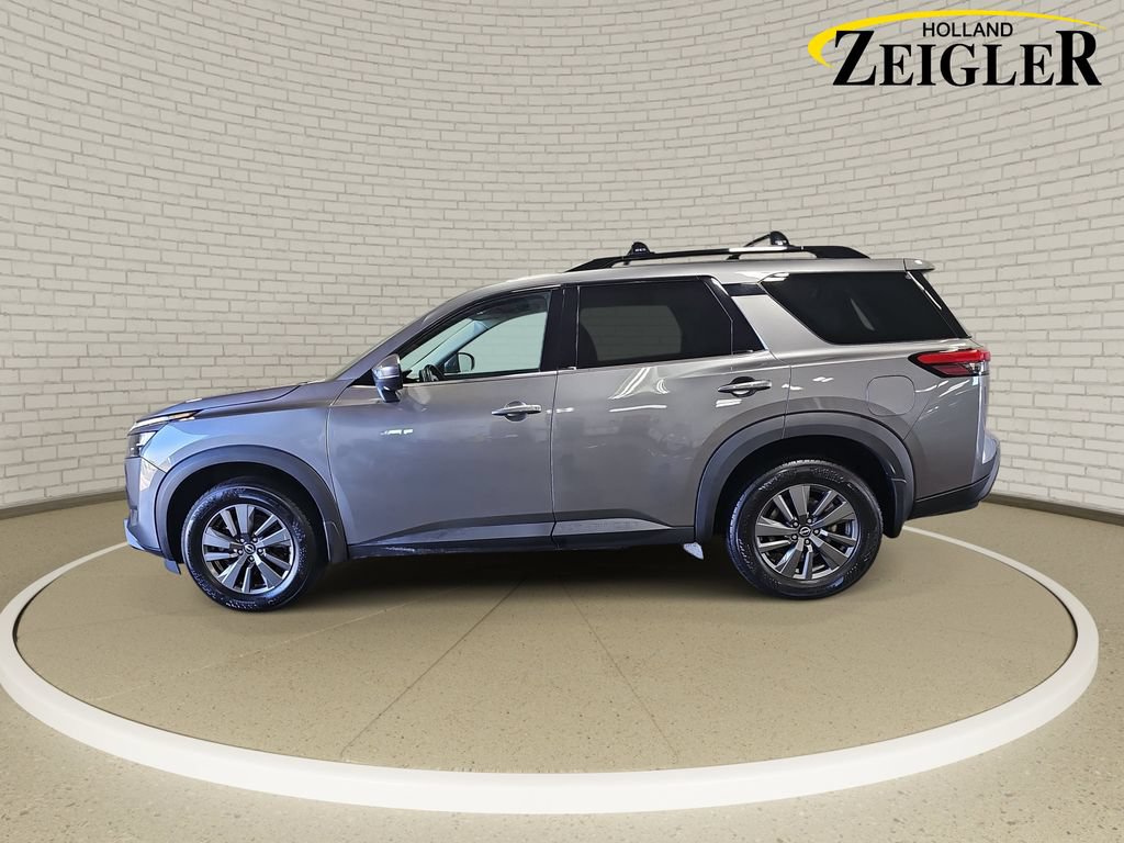 Used 2024 Nissan Pathfinder SV AWD/4WD image 8