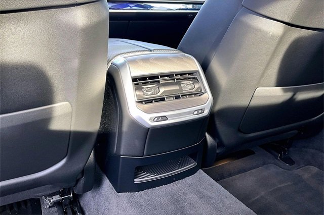 Used 2023 BMW 760i xDrive image 24