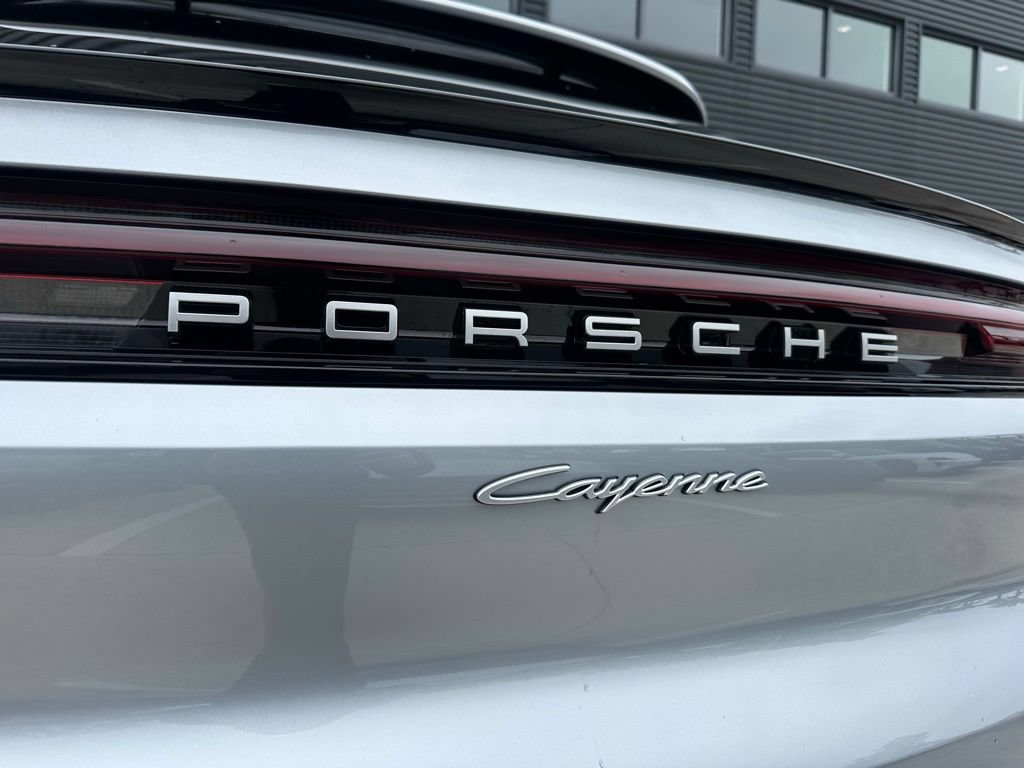 Used 2026 Porsche Cayenne E-Hybrid Coupe AWD/4WD image 14