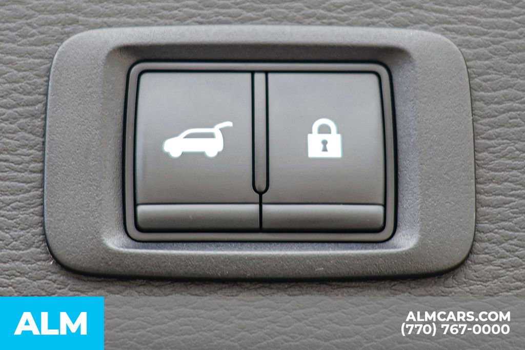 Used 2025 Mitsubishi Outlander SE image 27