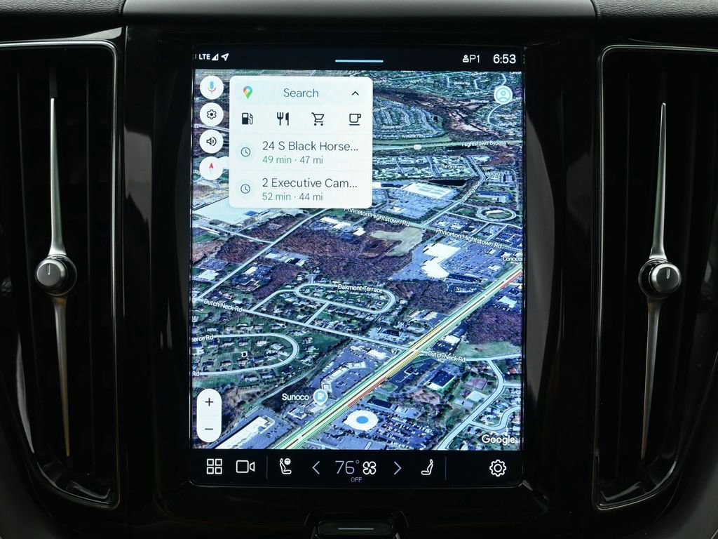 Used 2023 Volvo XC60 B5 Core image 28