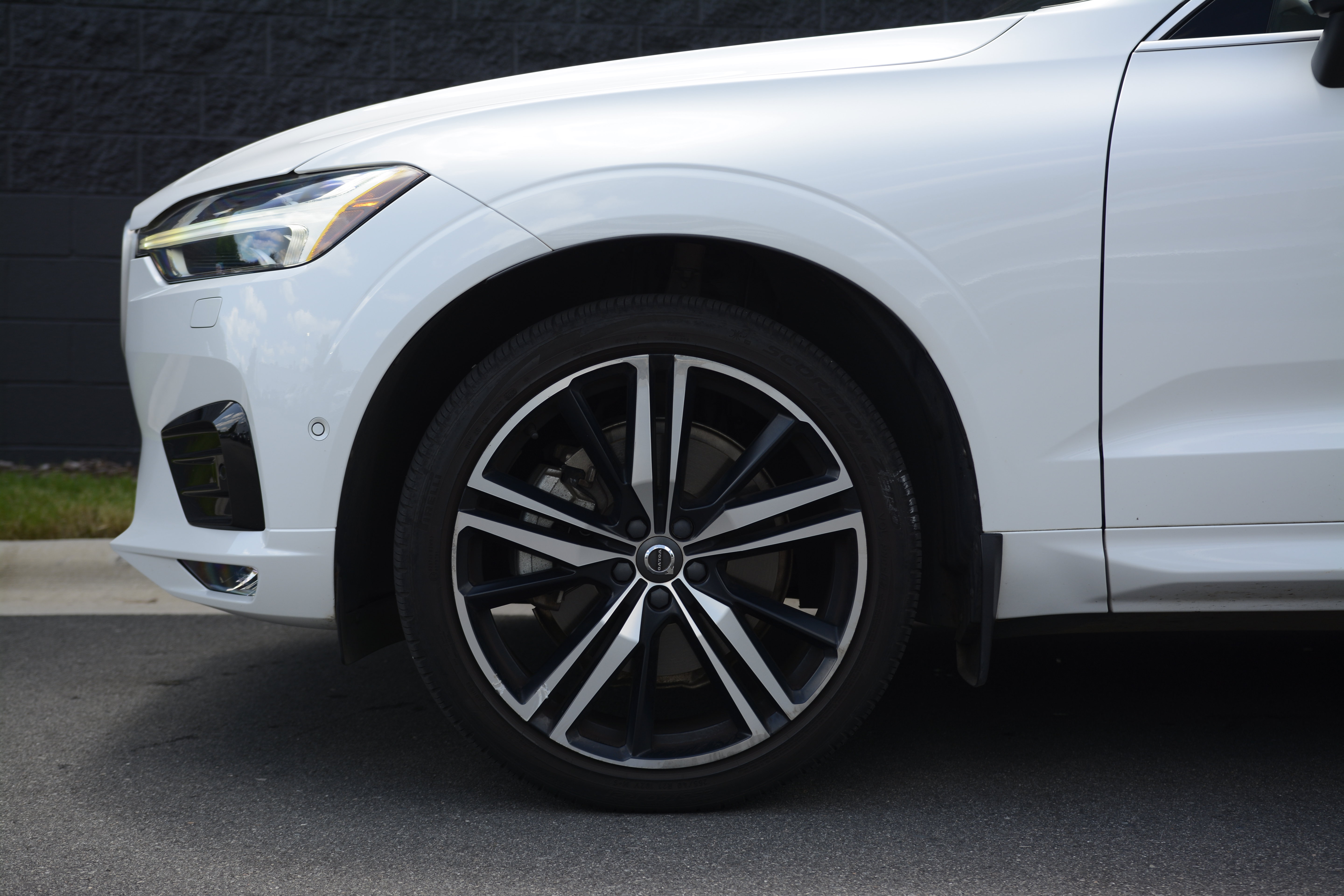 Used 2019 Volvo XC60 T6 R-Design w/ Protection Package Premier AWD/4WD image 33