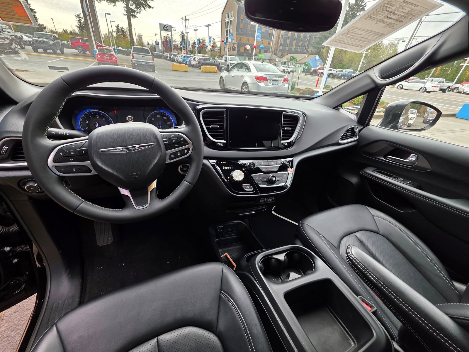 Used 2025 Chrysler Pacifica Select image 12