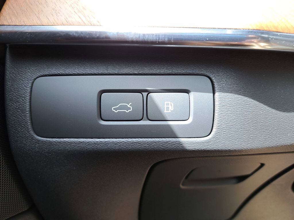 Used 2023 Volvo XC90 T8 Core w/ Protection Package Premier image 21