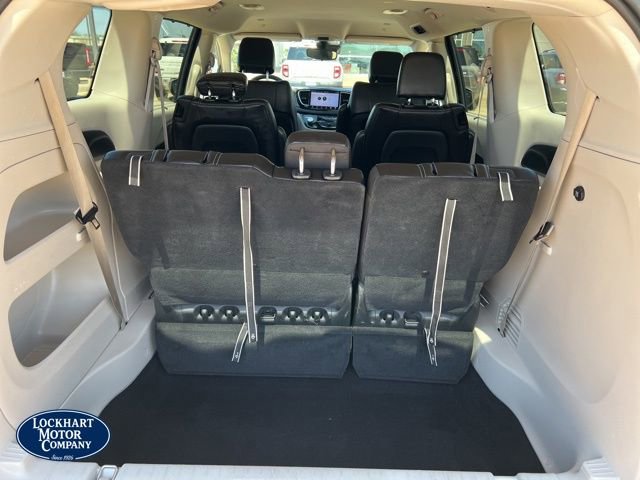 Used 2023 Chrysler Pacifica Touring-L image 17