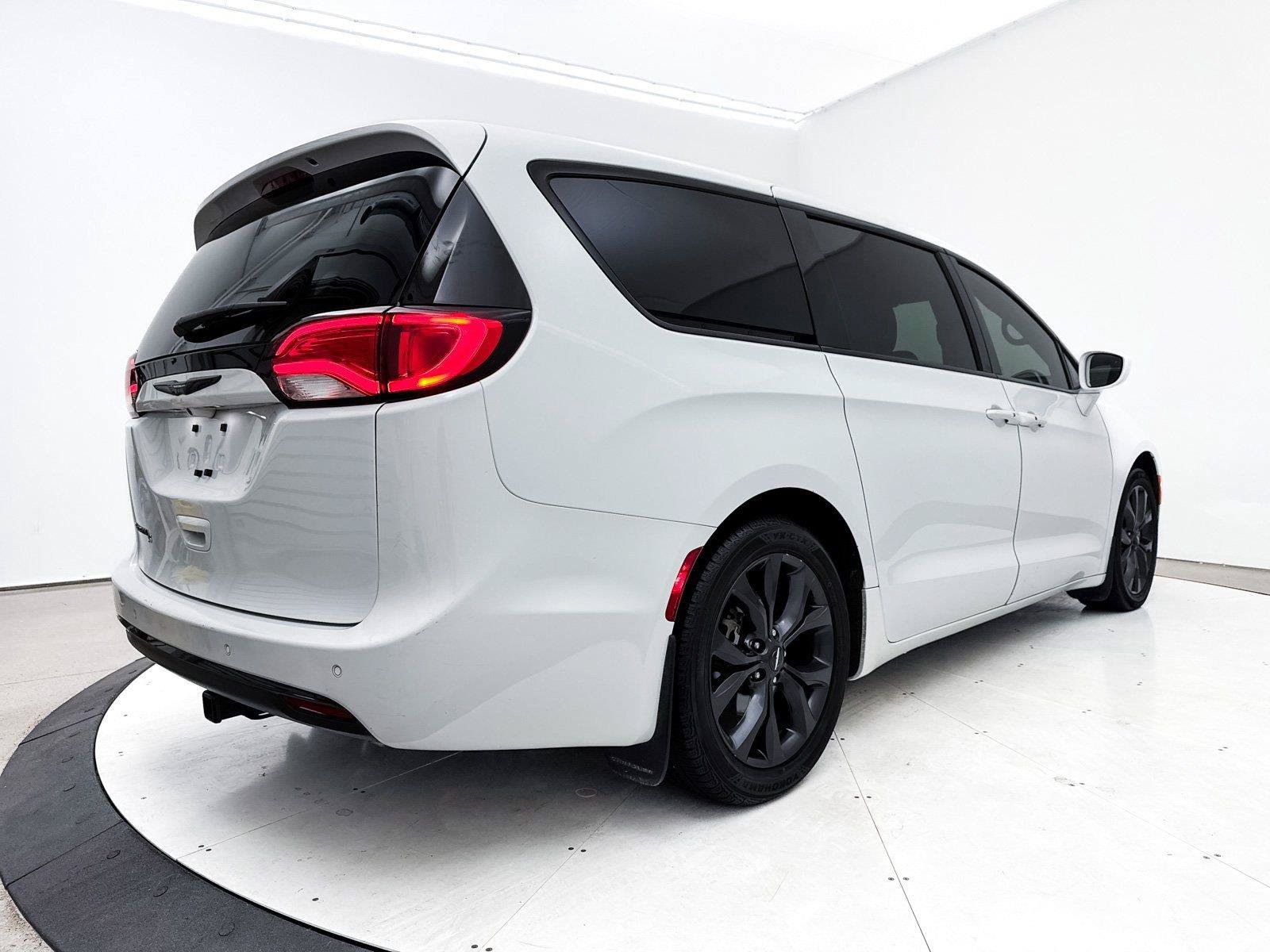 Used 2018 Chrysler Pacifica Touring Plus w/ S Appearance Package FWD image 21