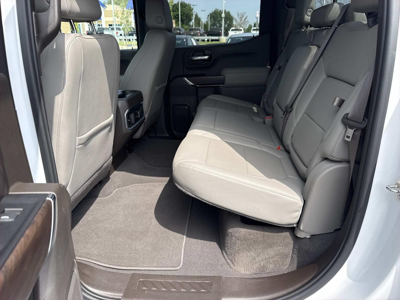 Used 2022 GMC Sierra 1500 SLT w/ SLT Premium Package AWD/4WD image 28