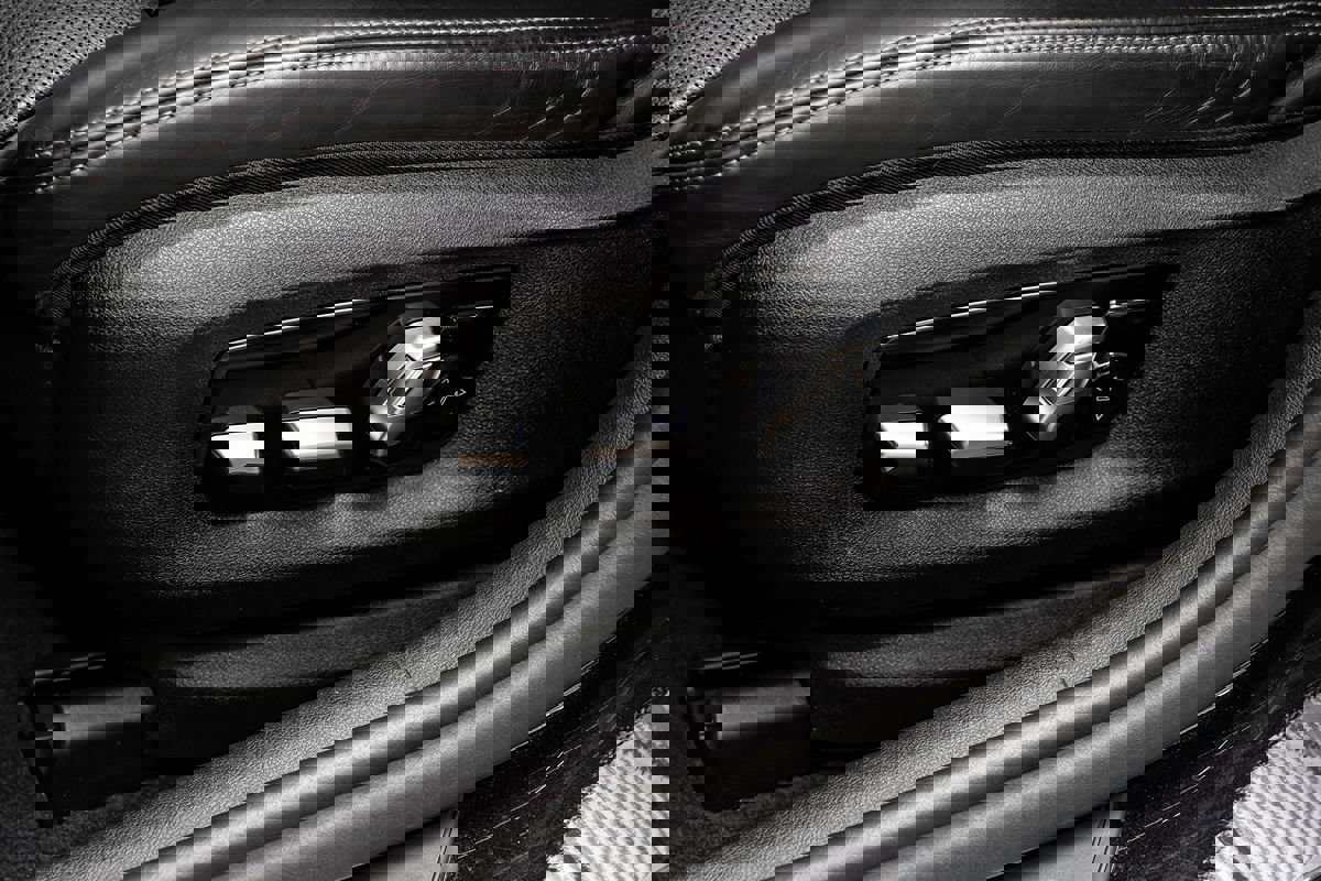 Used 2018 BMW M550i xDrive image 28