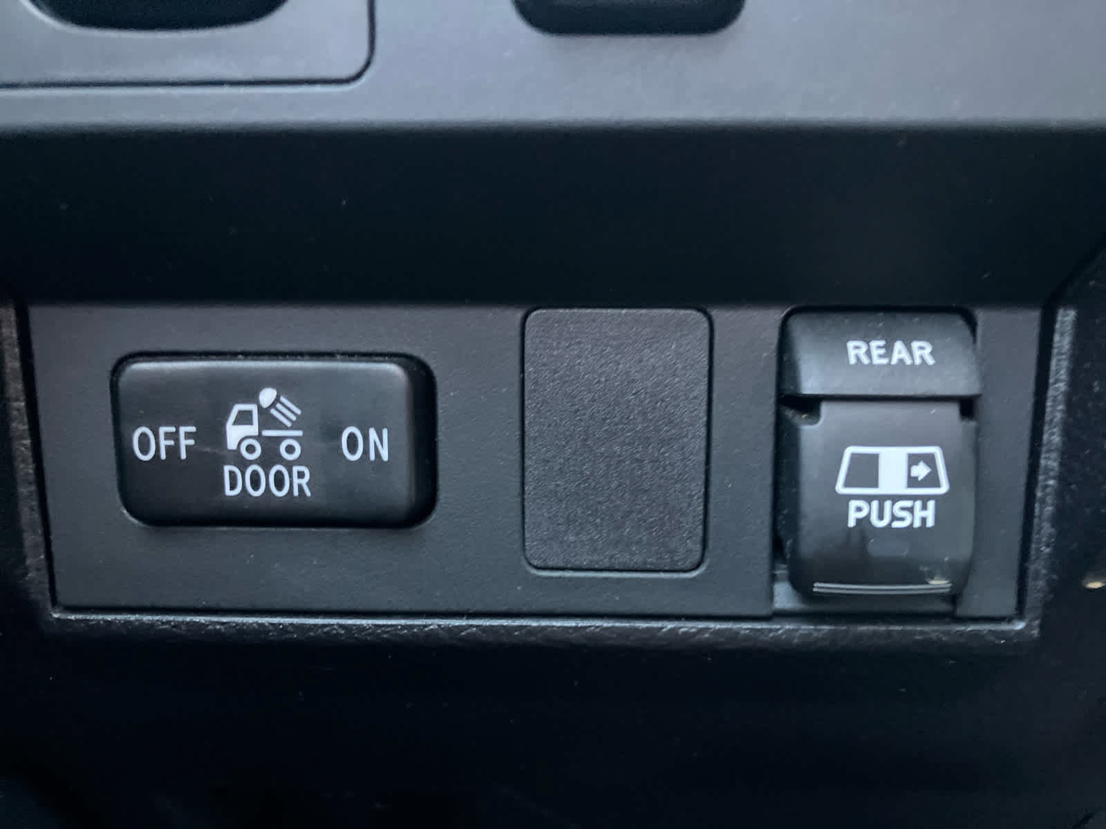 Used 2014 Toyota Tundra Limited w/ Limited Premium Package AWD/4WD image 14