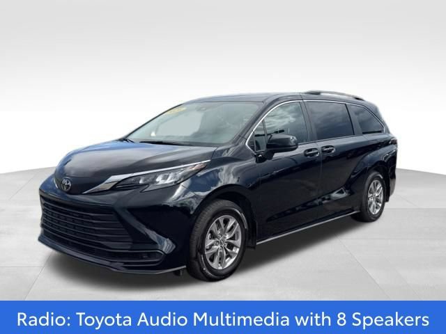 Used 2026 Toyota Sienna LE AWD/4WD image 1
