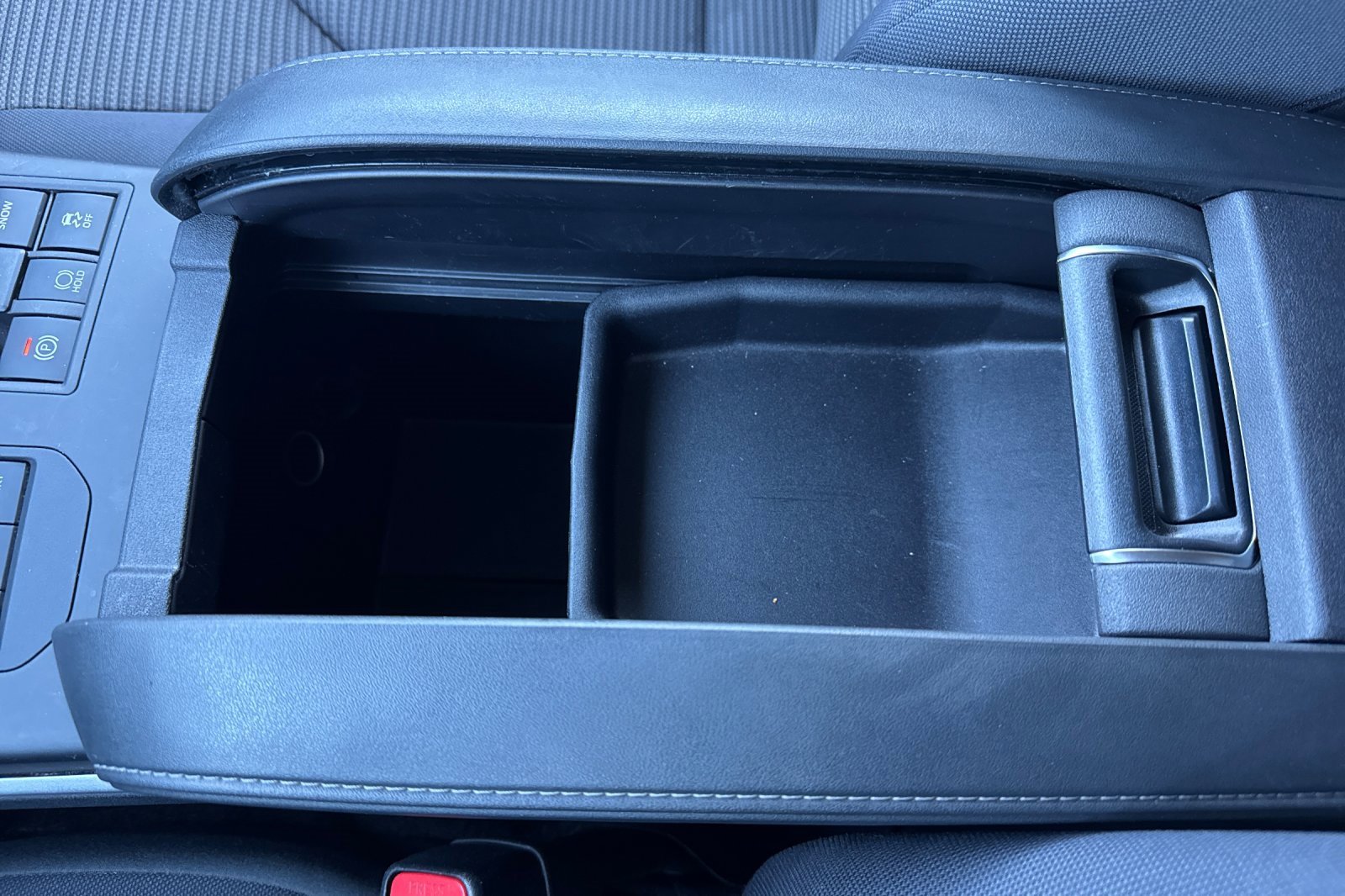 Used 2025 Toyota Highlander LE image 33