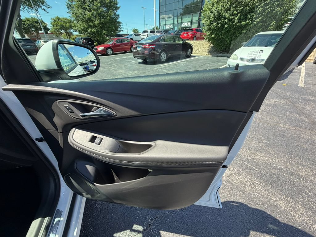 Certified 2023 Buick Encore GX Select w/ Sport Touring Package FWD image 18