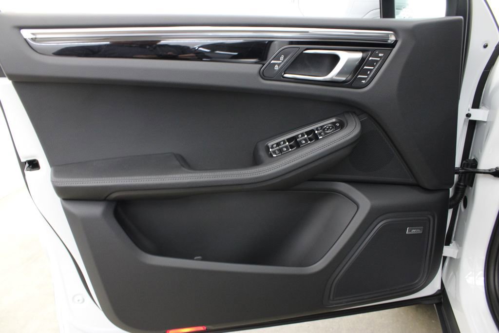 New 2026 Porsche Macan image 21