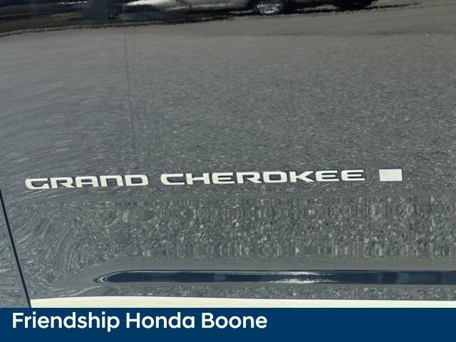 Used 2023 Jeep Grand Cherokee Overland AWD/4WD image 14