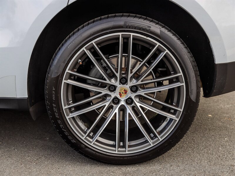 Used 2021 Porsche Macan S image 12