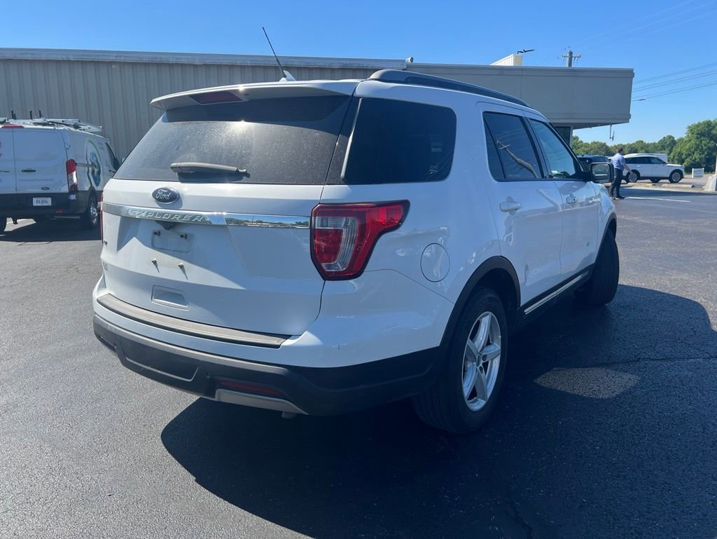 Used 2019 Ford Explorer XLT w/ Equipment Group 202A FWD image 4