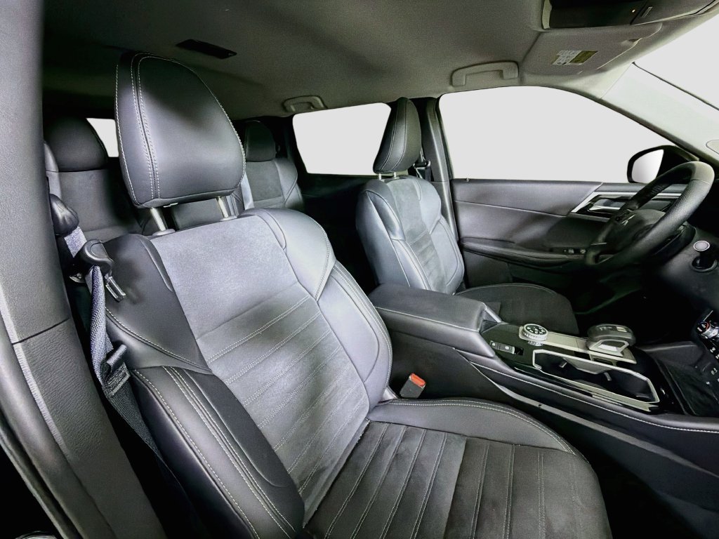 Used 2025 Mitsubishi Outlander SE AWD/4WD image 31