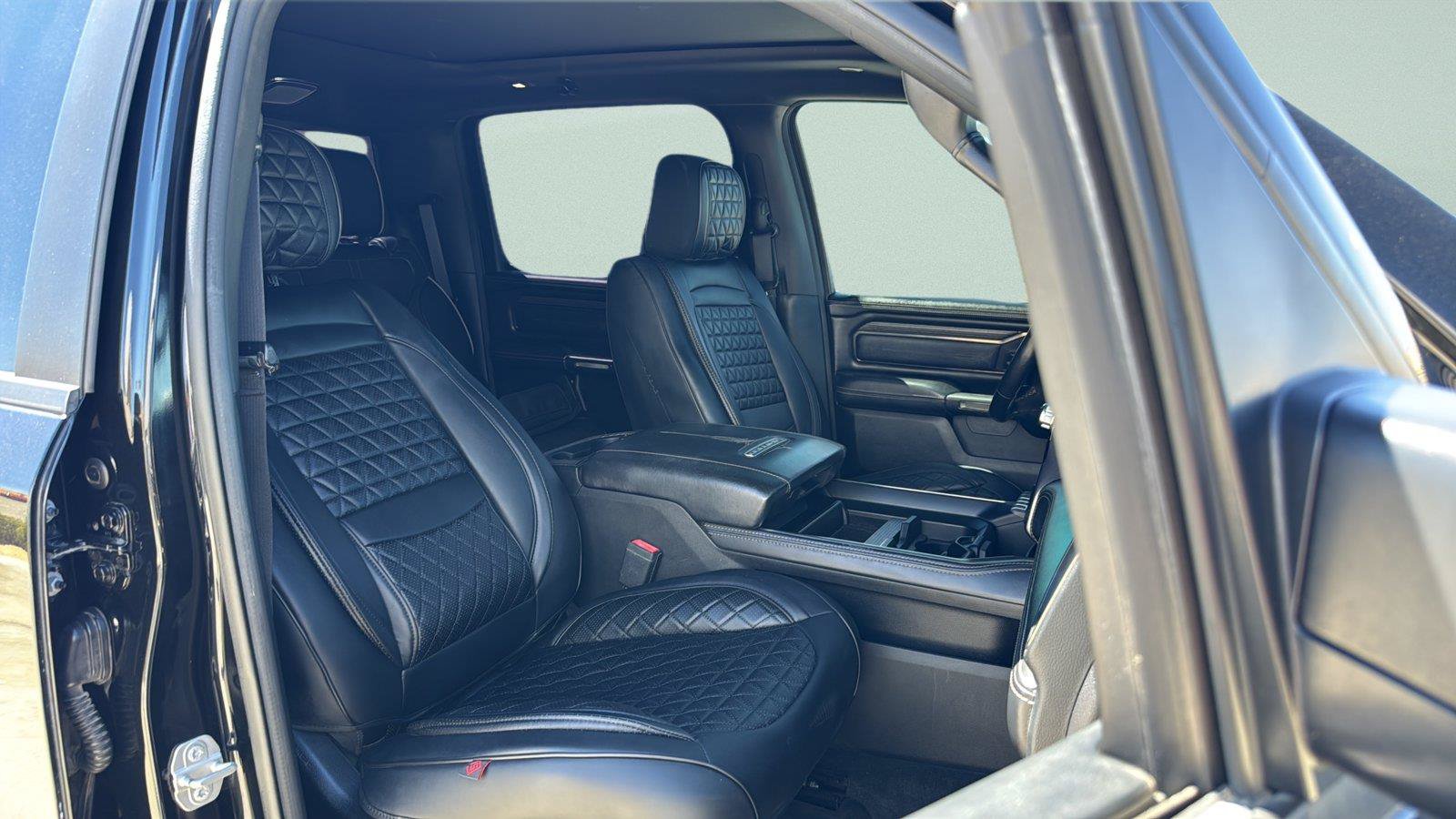 Used 2020 RAM 1500 Limited w/ Black Appearance Package AWD/4WD image 21