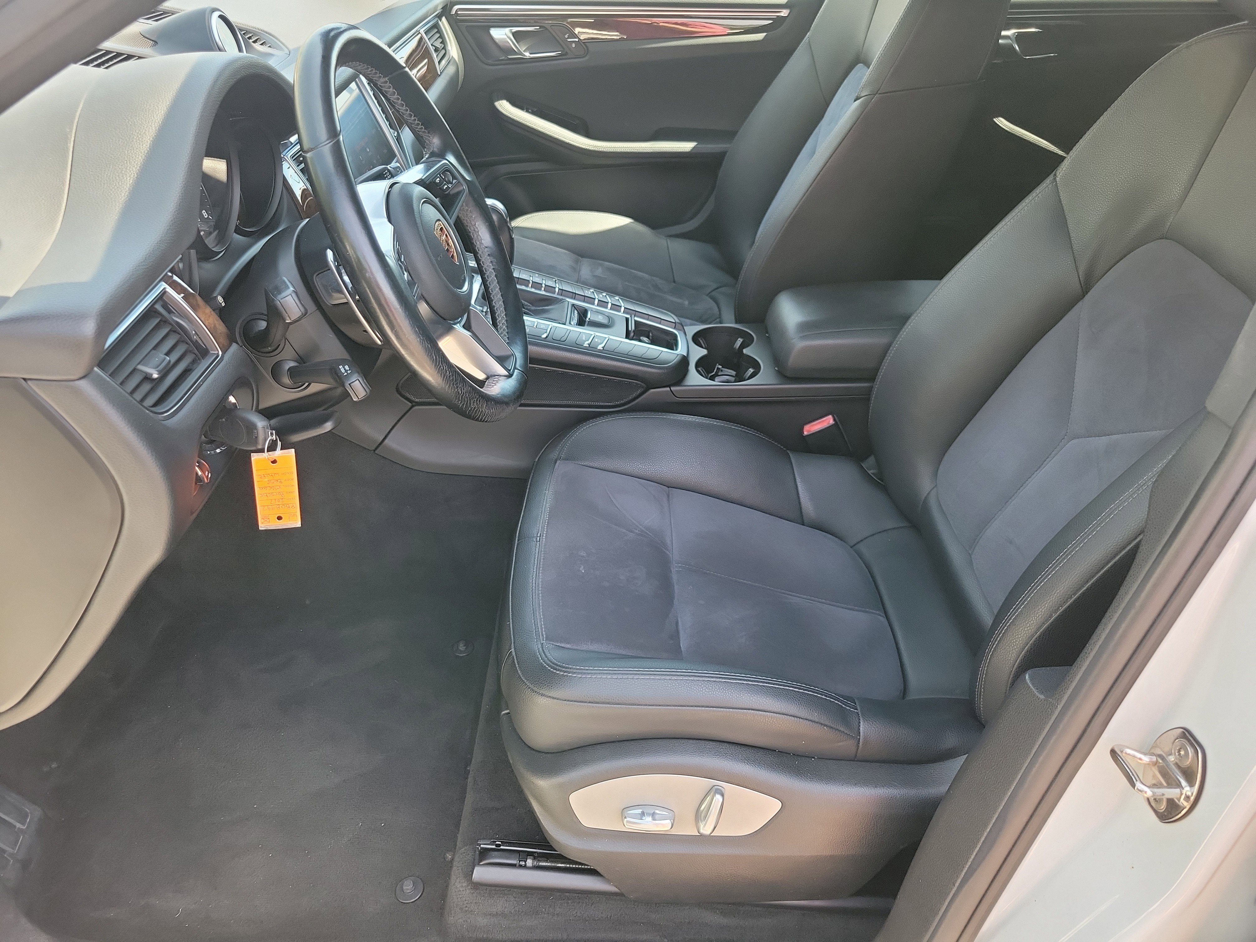 Used 2017 Porsche Macan AWD/4WD image 4