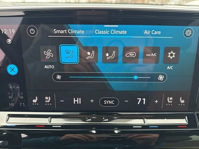 Used 2024 Volkswagen Atlas Cross Sport SE image 16