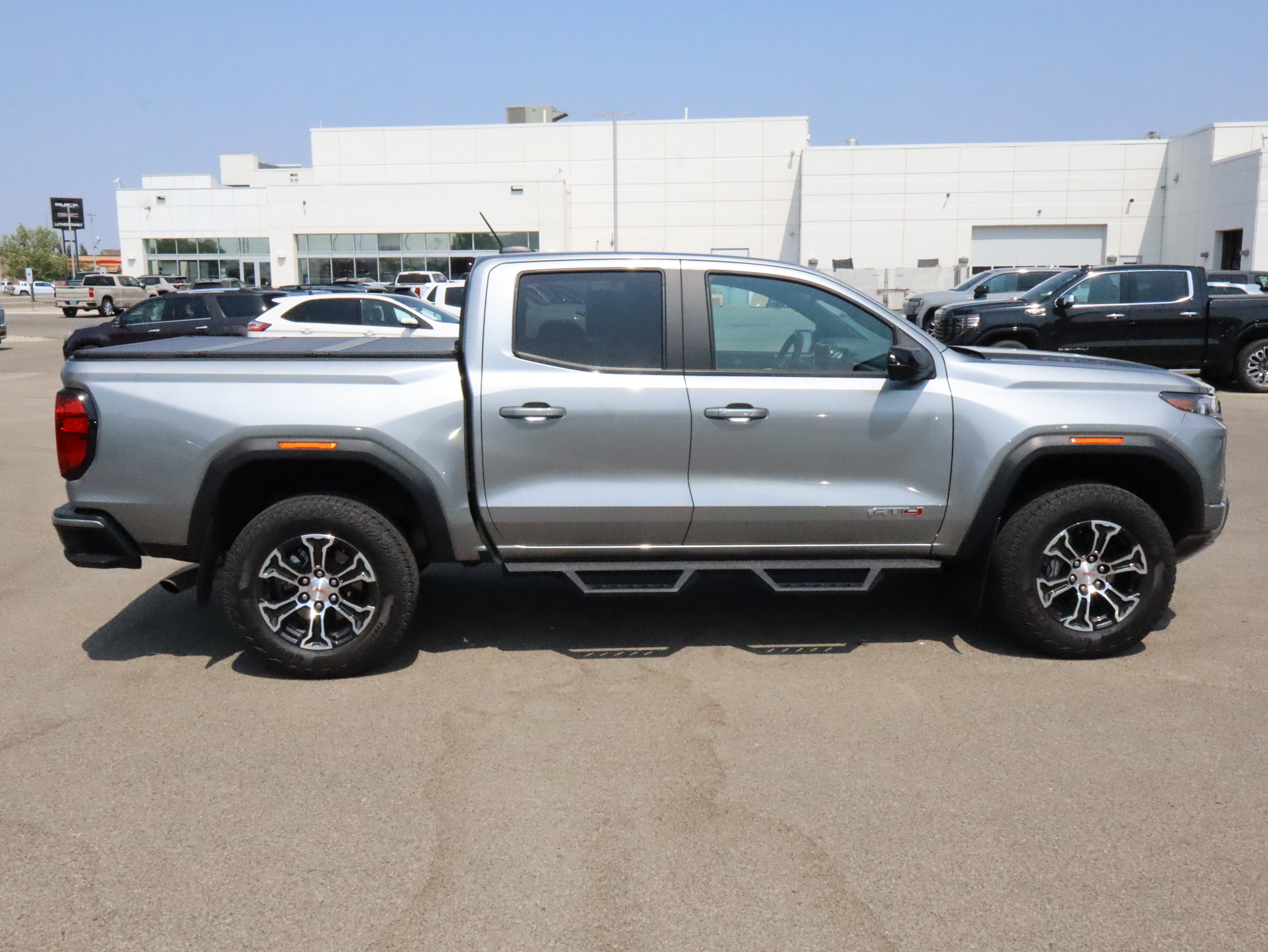Used 2024 GMC Canyon AT4 w/ Technology Package AWD/4WD image 8