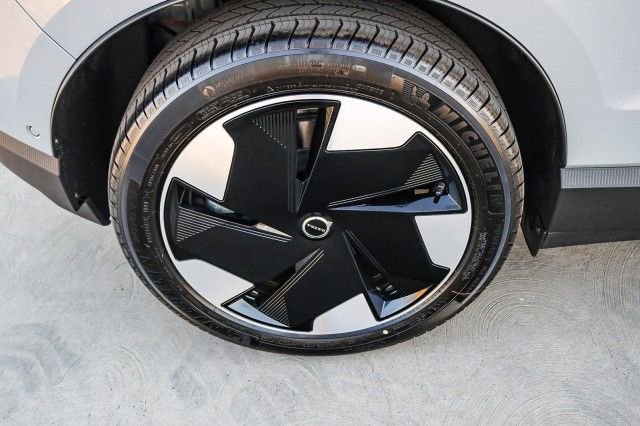 New 2025 Volvo EX30 Ultra w/ Protection Package Premier image 8