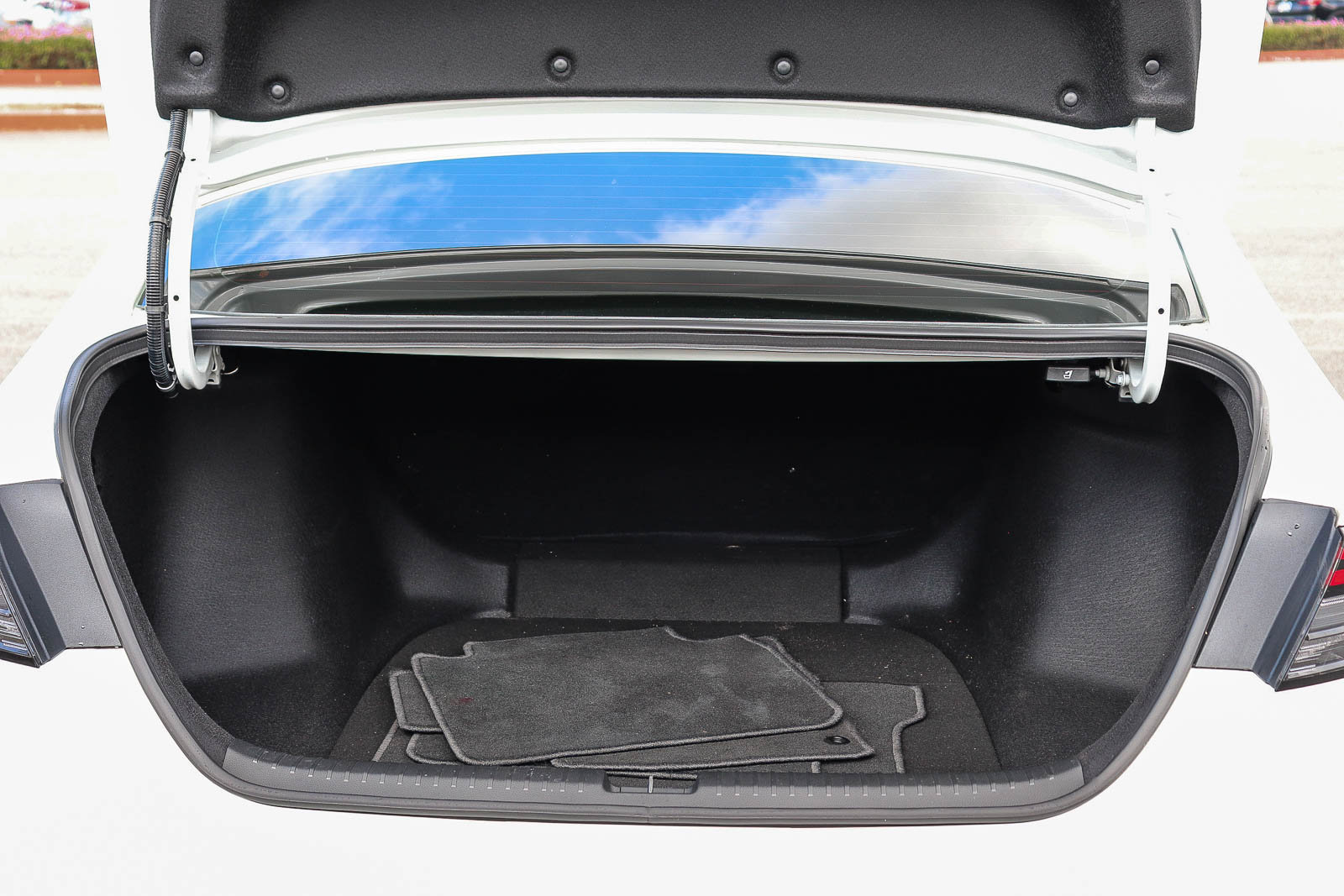 Certified 2025 Honda Accord LX image 30