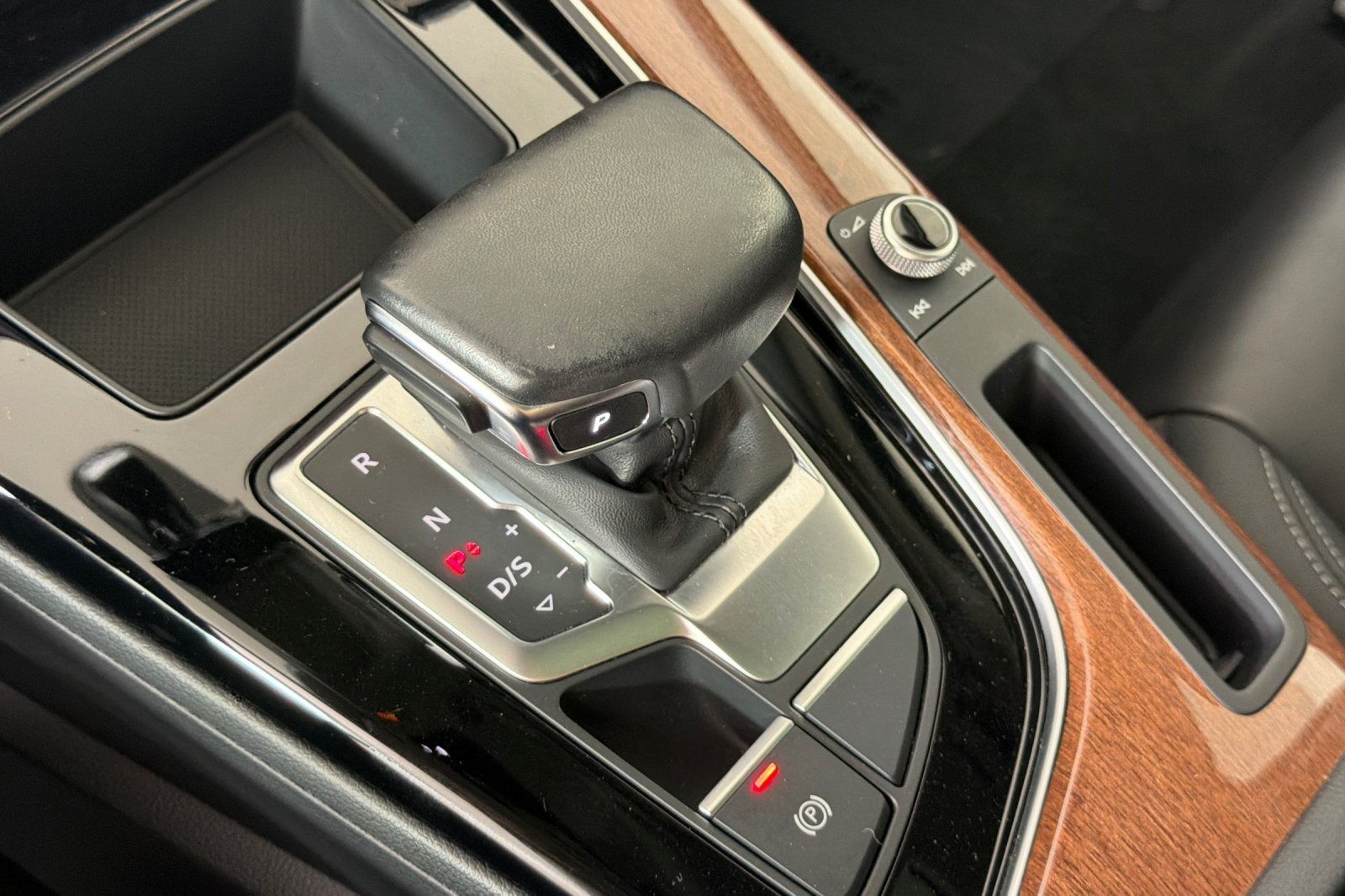 Used 2023 Audi A4 2.0T Premium w/ Convenience Package AWD/4WD image 19