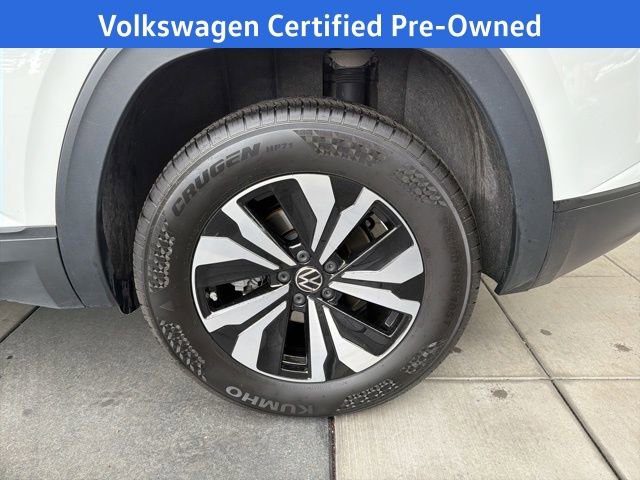 Certified 2024 Volkswagen Atlas Cross Sport SE image 16